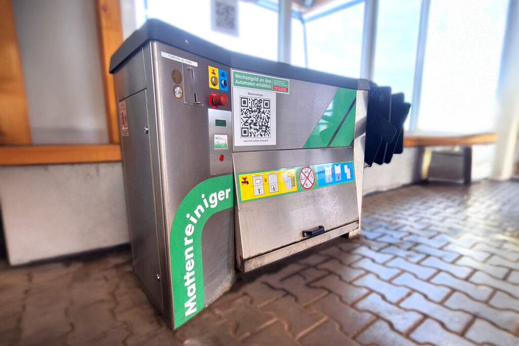 Mattenreiniger in der Indoorpflegehallte